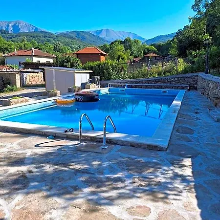 семеен балканъ-априлци Hotel Apriltsi (Lovech)
