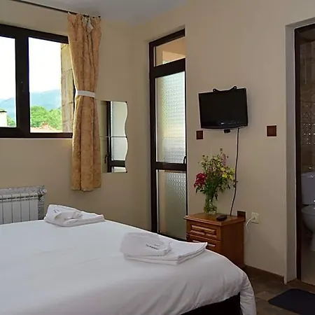 Hotel семеен балканъ-априлци Apriltsi (Lovech)