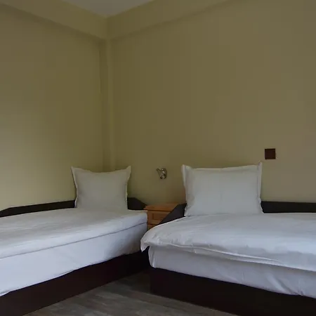 Хотел семеен балканъ-априлци Априлци