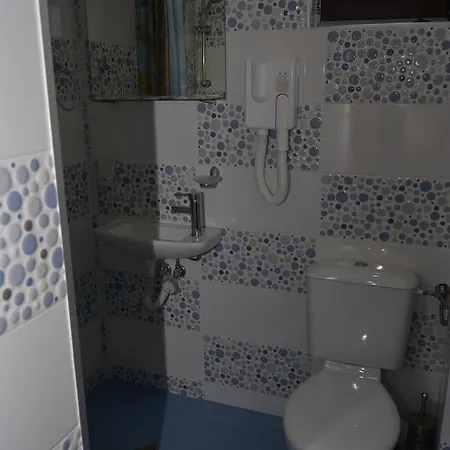 Хотел семеен балканъ-априлци 2*