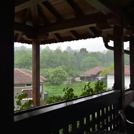 Хотел семеен балканъ-априлци 2*