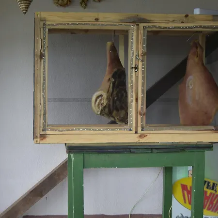 Хотел семеен балканъ-априлци