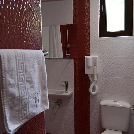 Хотел семеен балканъ-априлци 2*