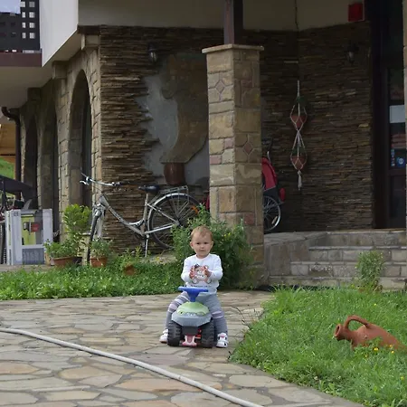 семеен балканъ-априлци 2*