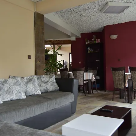 Хотел семеен балканъ-априлци Априлци