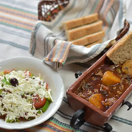 Хотел семеен балканъ-априлци Априлци