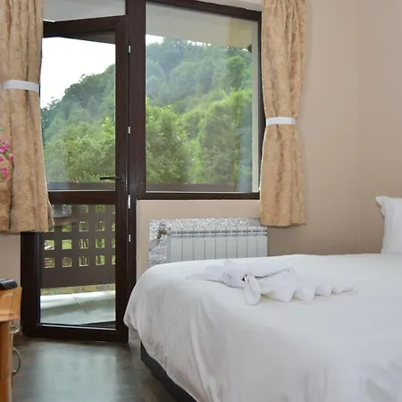 семеен балканъ-априлци Hotel Apriltsi (Lovech)