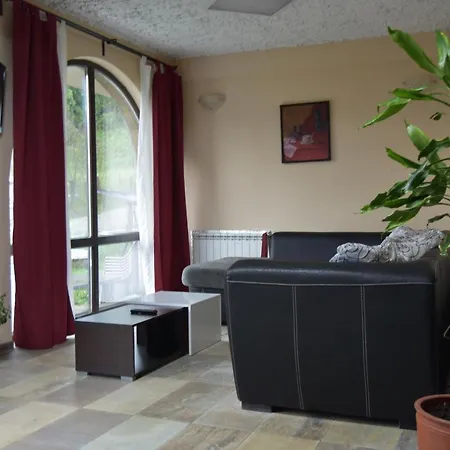 семеен балканъ-априлци Hotel Apriltsi (Lovech)