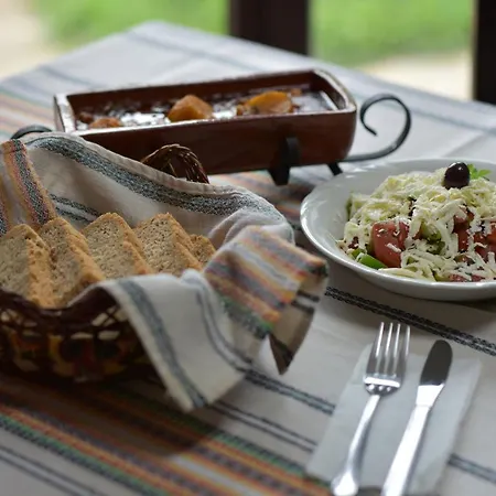 Хотел семеен балканъ-априлци