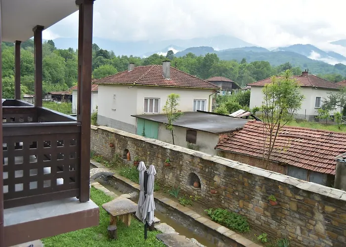 семеен балканъ-априлци 2* 阿普里尔齐