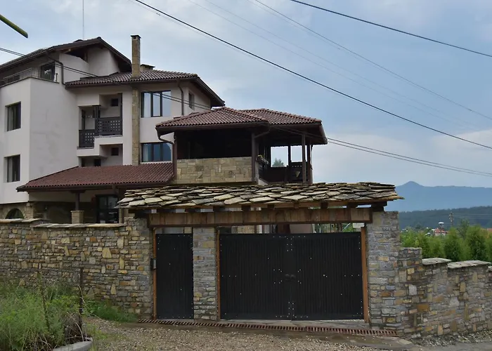 семеен балканъ-априлци 2*