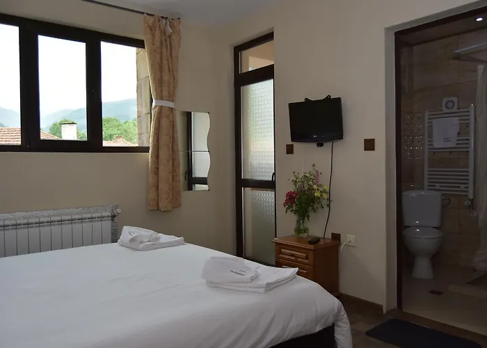 семеен балканъ-априлци 酒店 2*