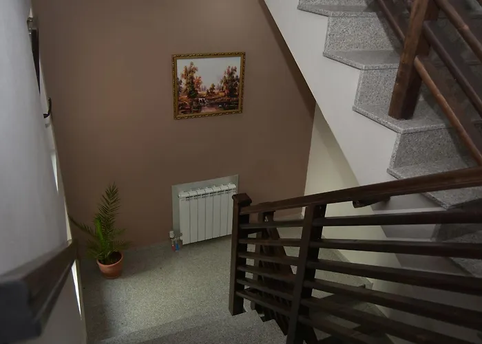 семеен балканъ-априлци 酒店 2*