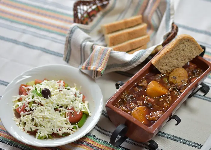 酒店 семеен балканъ-априлци 阿普里尔齐